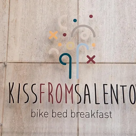 לינה וארוחת בוקר Kissfromsalento B&b+bike לצ'ה
