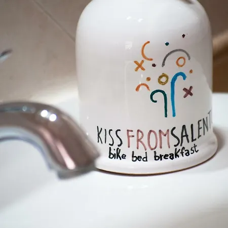 Kissfromsalento B&b+bike לצ'ה
